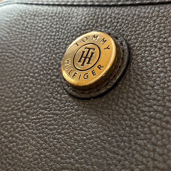 Tommy Hilfiger zip up wallet for women - Picture 2 of 3